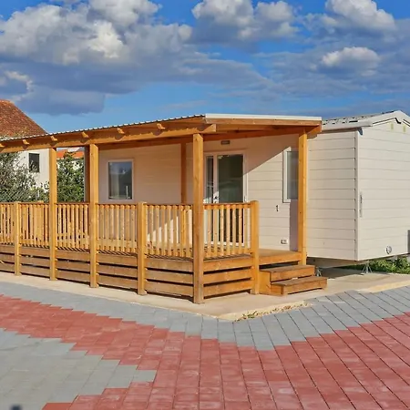 Сasa de vacaciones Sea Side Bungalows Pašman